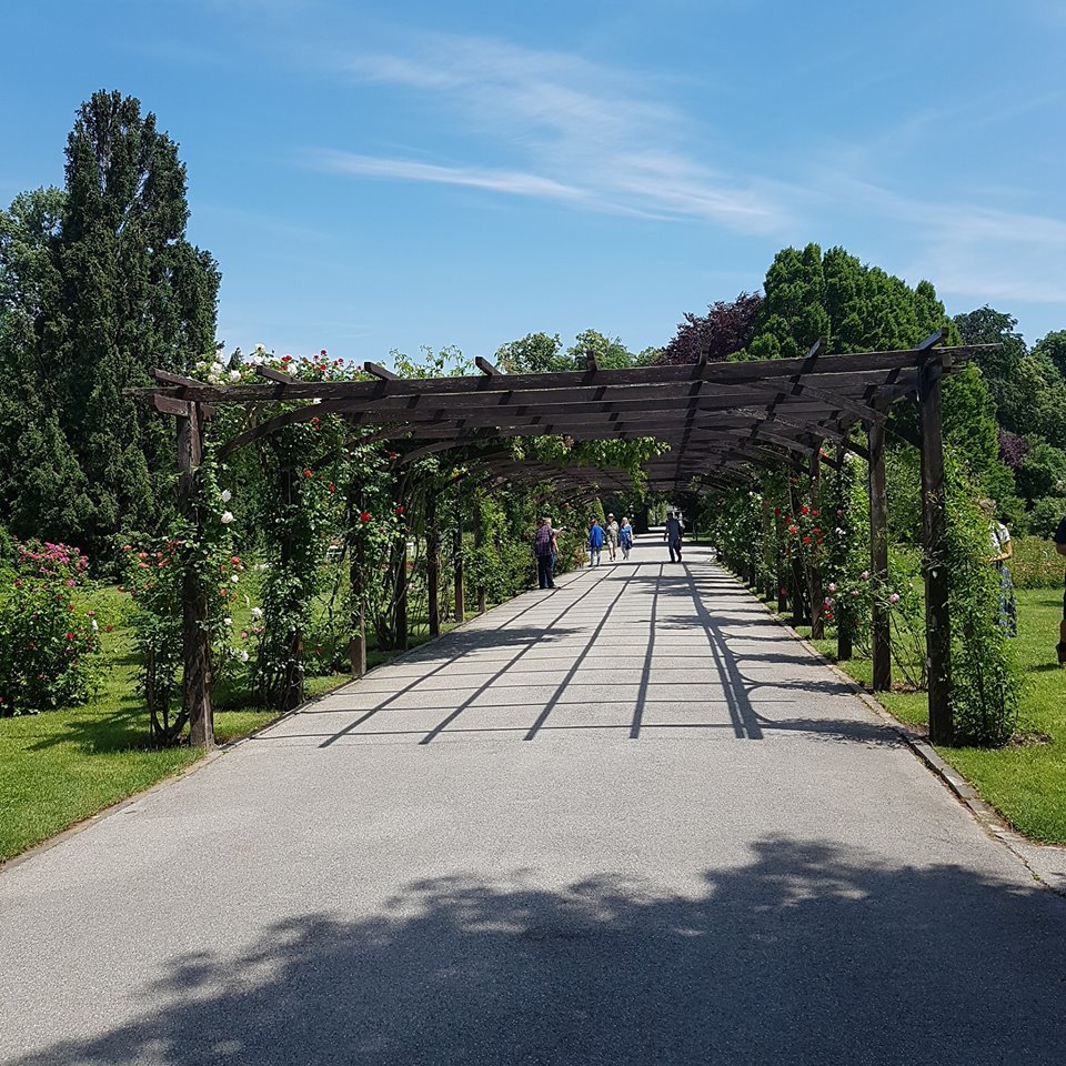 Doblhoffpark Baden Csod Latos R Zsakertje Balkonada